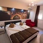 Nadin Hotel 4*