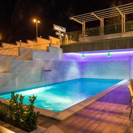 Nadin Hotel 4*